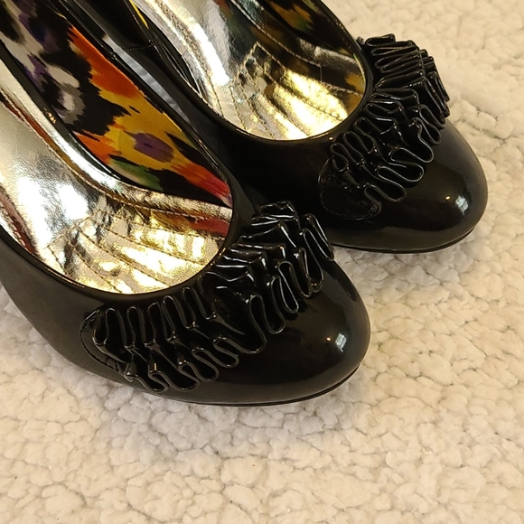 New Black Patent Leather Heels - Picture 3 of 8